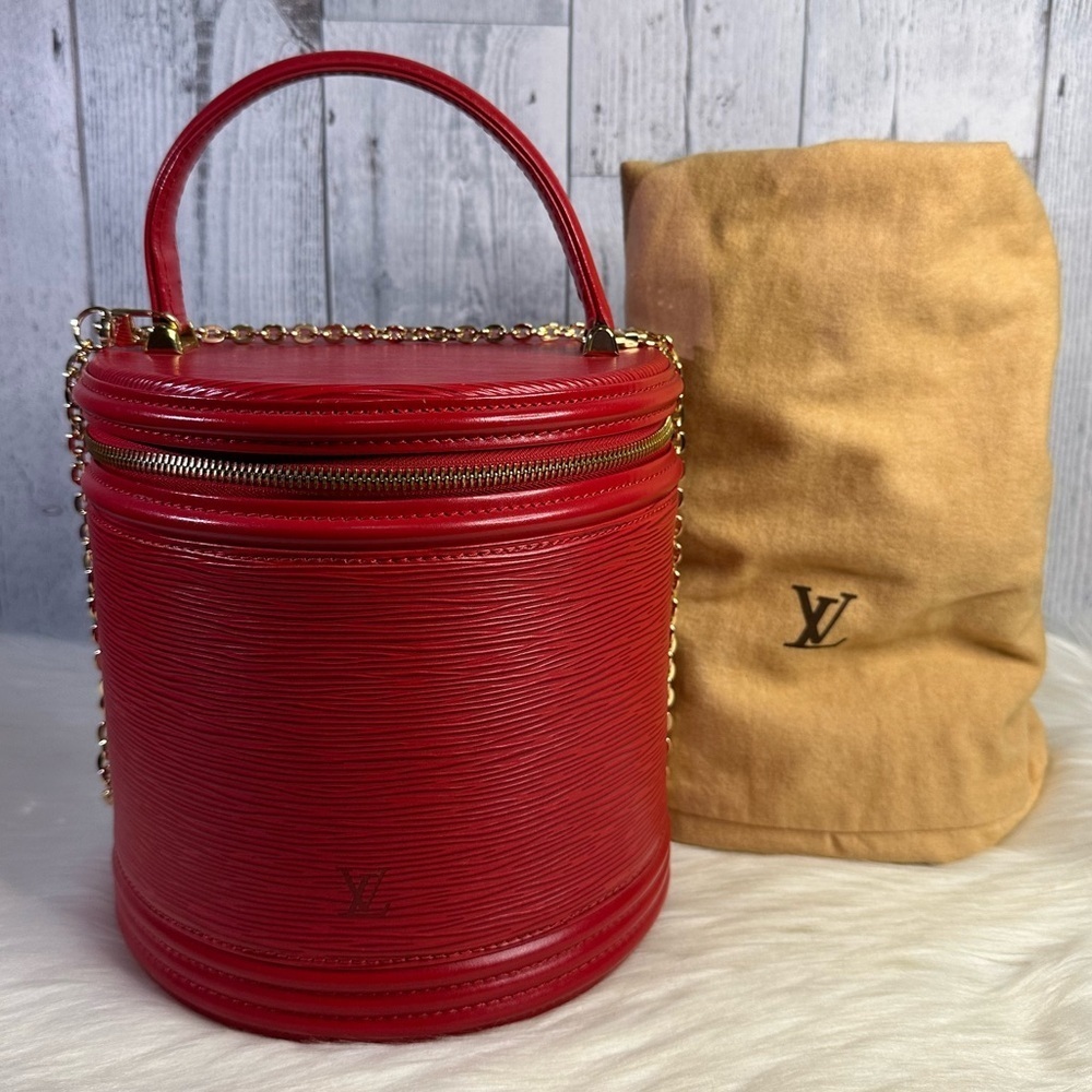 LOUIS VUITTON epi leather bucket bag in red